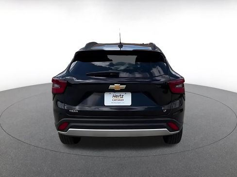 Used 2025 Chevrolet Trax LT w/ LT Convenience Package FWD image 12