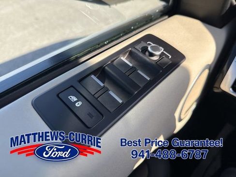 Used 2020 Land Rover Discovery Landmark AWD/4WD image 24