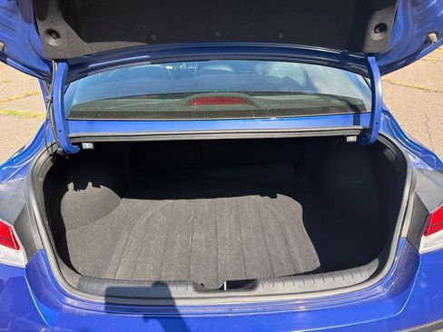 Used 2025 Hyundai Elantra Limited FWD image 22