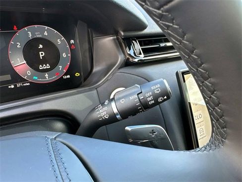 New 2025 Land Rover Range Rover Velar Dynamic SE image 28
