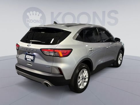 Used 2020 Ford Escape SE image 16