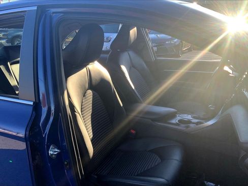 Used 2023 Toyota Camry SE image 9