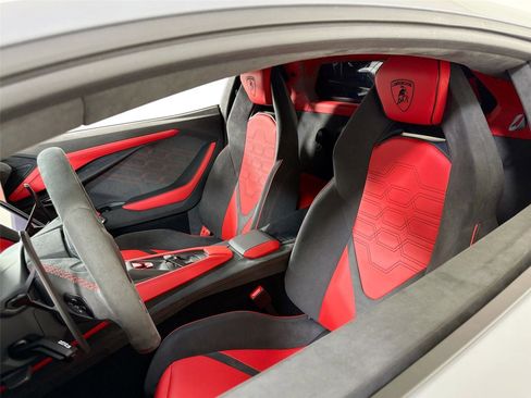 Used 2025 Lamborghini Revuelto AWD/4WD image 14