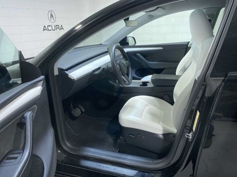 Used 2023 Tesla Model Y Long Range AWD/4WD image 2