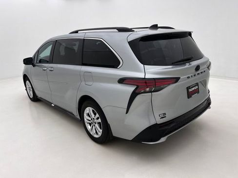 Used 2023 Toyota Sienna XSE image 9