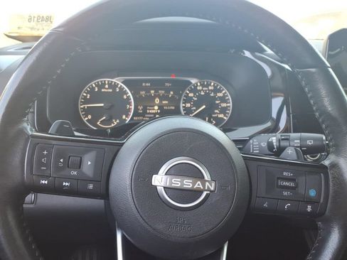 Used 2022 Nissan Pathfinder SL FWD image 17