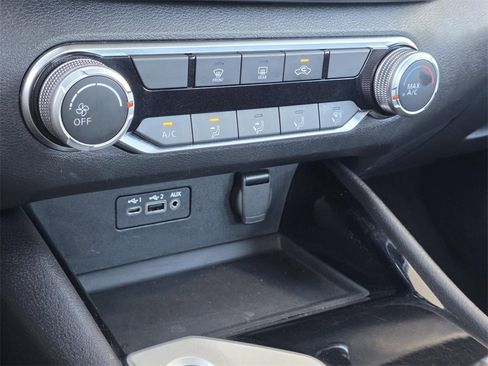 Used 2024 Nissan Altima 2.5 SV image 16