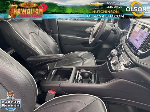 Used 2025 Chrysler Pacifica Limited image 43
