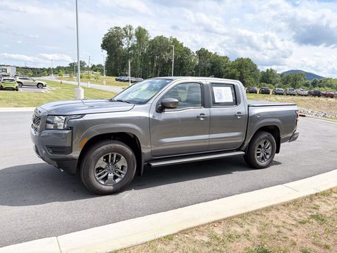Used 2025 Nissan Frontier SV AWD/4WD image 4