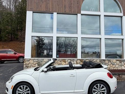 Used 2013 Volkswagen Beetle TDI image 31