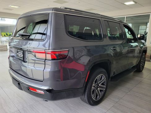 Used 2025 Jeep Wagoneer 4WD image 4