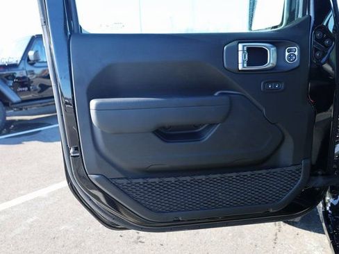 New 2025 Jeep Gladiator Sport image 11