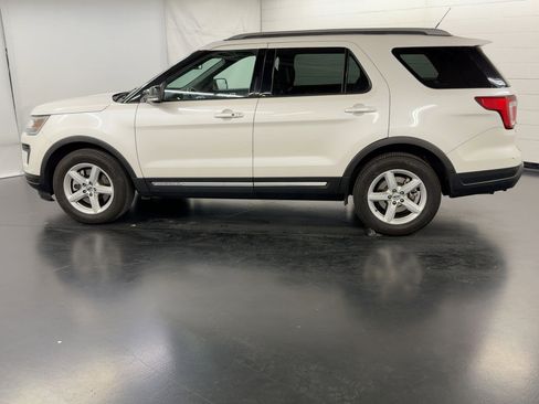 Used 2018 Ford Explorer XLT w/ Equipment Group 202A image 2