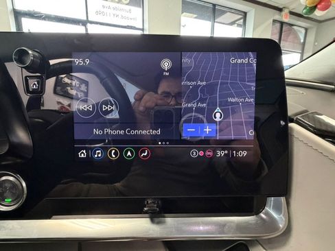 Used 2024 Chevrolet Corvette Stingray Premium Conv w/ 3LT image 65