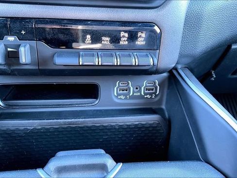 Used 2021 RAM 1500 Big Horn image 24