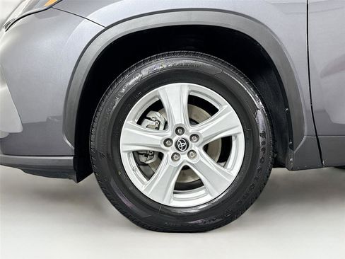 Used 2023 Toyota Highlander LE FWD image 41