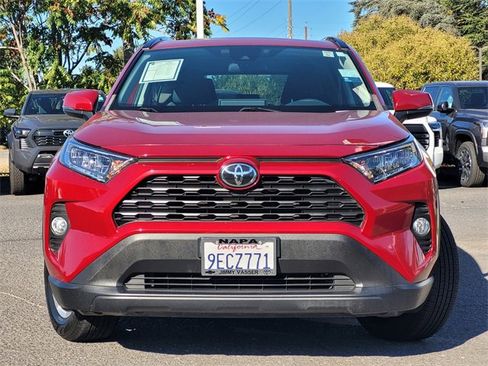 Used 2020 Toyota RAV4 XLE image 3