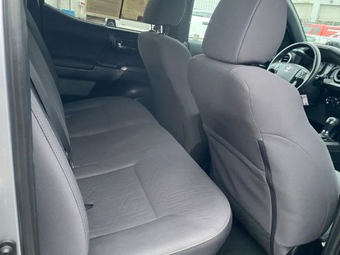 Used 2019 Toyota Tacoma TRD Sport image 16