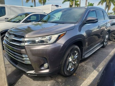 Used 2017 Toyota Highlander Limited Platinum FWD image 32