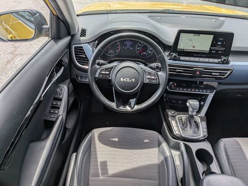 Used 2023 Kia Seltos S w/ Navigation Package FWD image 16