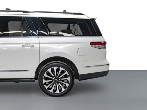 Used 2022 Lincoln Navigator L Reserve AWD/4WD image 11