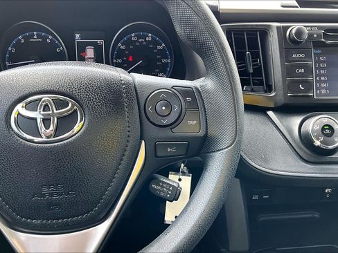 Used 2017 Toyota RAV4 LE FWD image 25