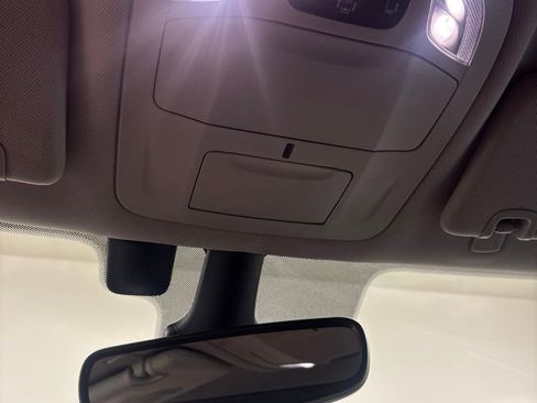 Used 2021 Chrysler Pacifica Touring FWD image 15