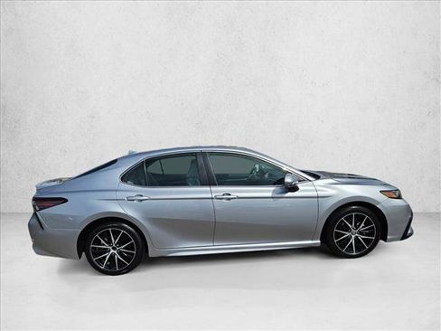 Used 2024 Toyota Camry SE FWD image 4