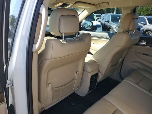 Used 2017 Jeep Grand Cherokee Limited image 25