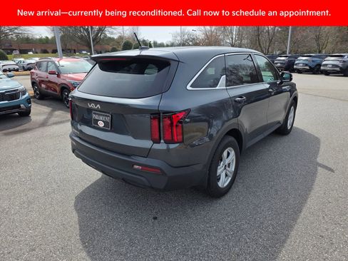Used 2023 Kia Sorento LX image 5