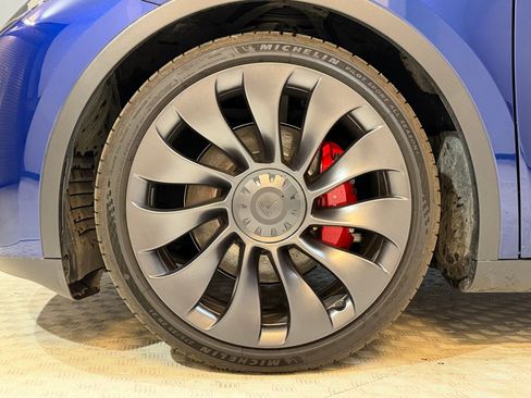Used 2023 Tesla Model Y Performance image 12