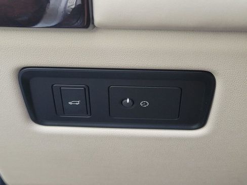 Used 2020 Land Rover Range Rover Long Wheelbase HSE image 36