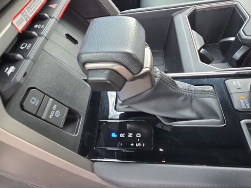 Used 2025 Toyota Tundra Limited image 21