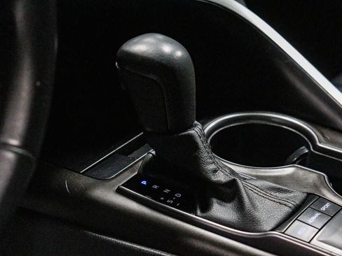 Used 2023 Toyota Camry SE FWD image 19