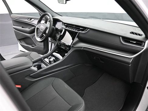 New 2025 Jeep Grand Cherokee Laredo image 25