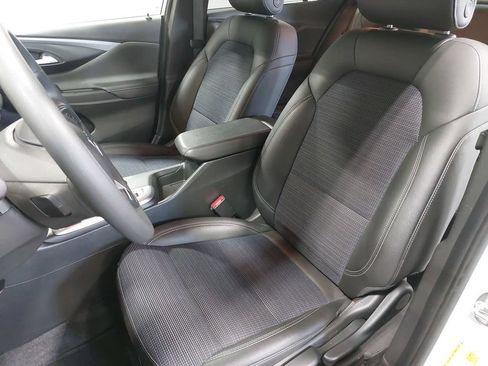 Used 2025 Buick Envista Preferred FWD image 14