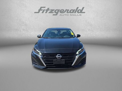 Used 2025 Nissan Altima 2.5 SV FWD image 2