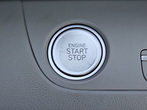 New 2025 Hyundai Elantra Limited FWD image 21
