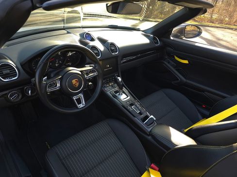 Used 2023 Porsche 718 Boxster image 2