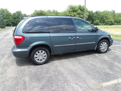 Used 2005 Dodge Caravan SXT w/ Popular Equipment Group image 11