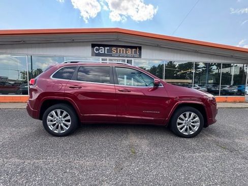 Used 2017 Jeep Cherokee Overland w/ Technology Group FWD image 8