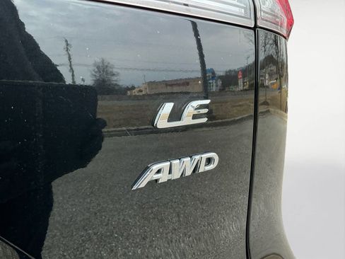 Used 2022 Toyota Corolla Cross LE image 16