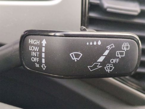 Used 2021 Volkswagen Atlas SEL R-Line image 28