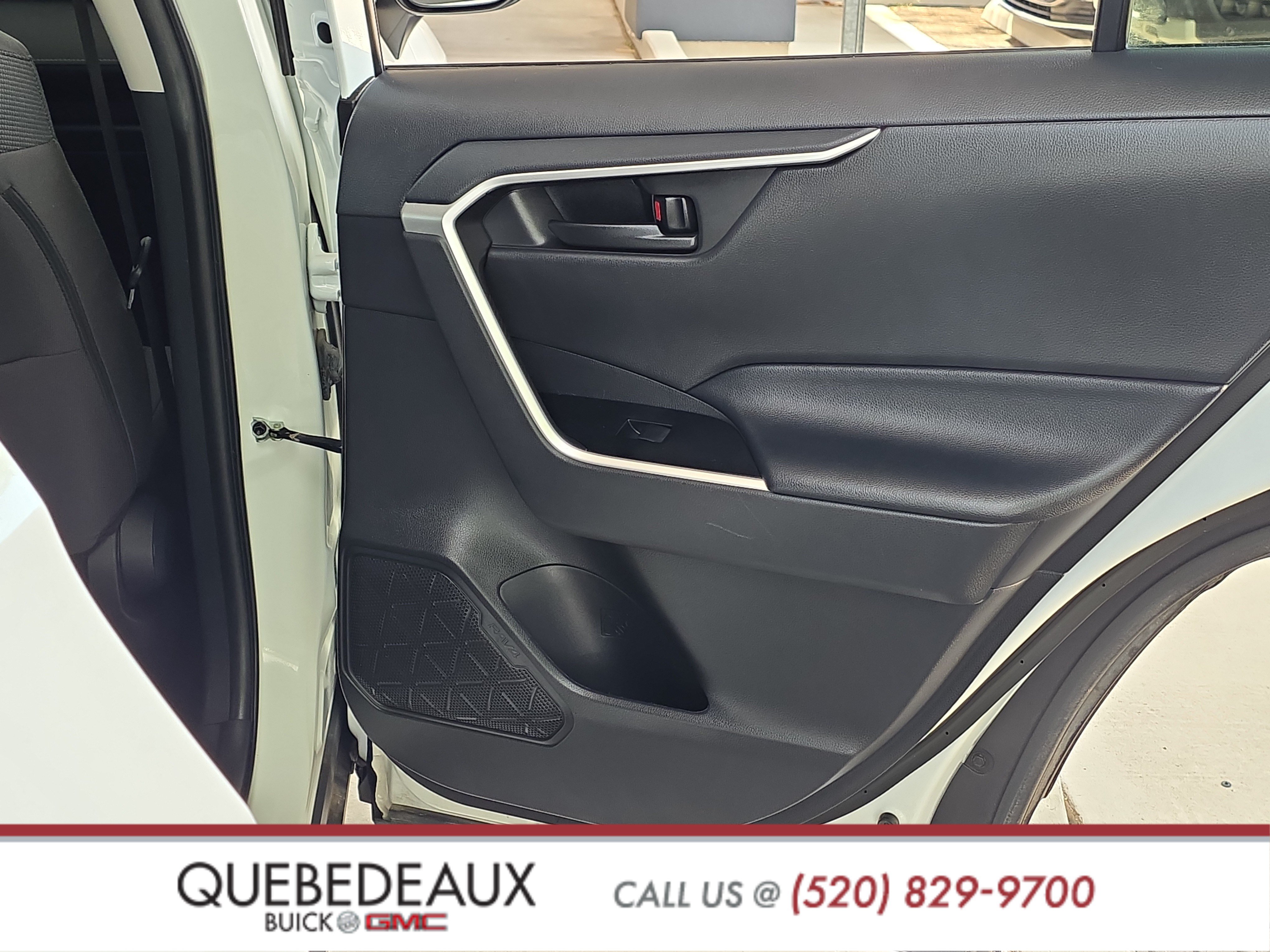Used 2022 Toyota RAV4 LE FWD image 22