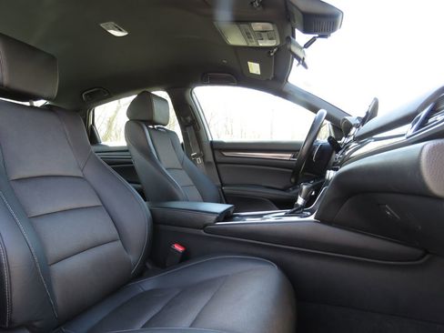 Used 2019 Honda Accord Sport image 13