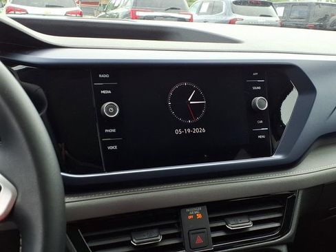 Used 2024 Volkswagen Taos SE w/ Panoramic Sunroof Package FWD image 10