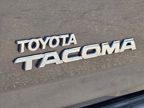Used 2015 Toyota Tacoma PreRunner w/ Convenience Package RWD image 7