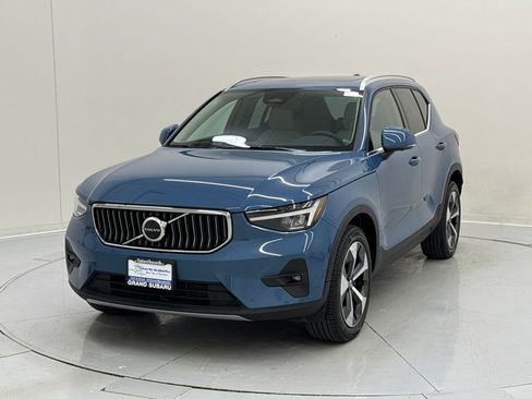 Used 2023 Volvo XC40 B5 Plus w/ Driver Assist Package image 1