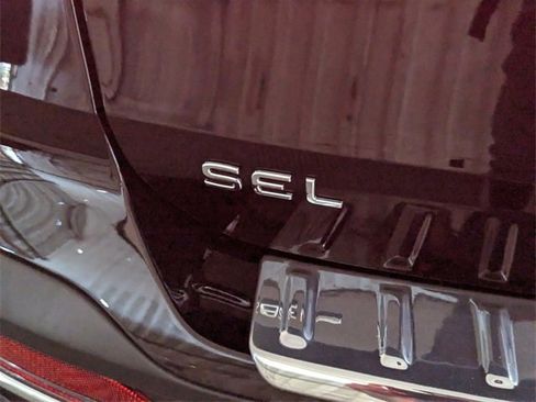 Certified 2025 Volkswagen Taos SEL image 11