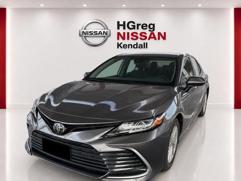 Used 2022 Toyota Camry LE FWD image 3